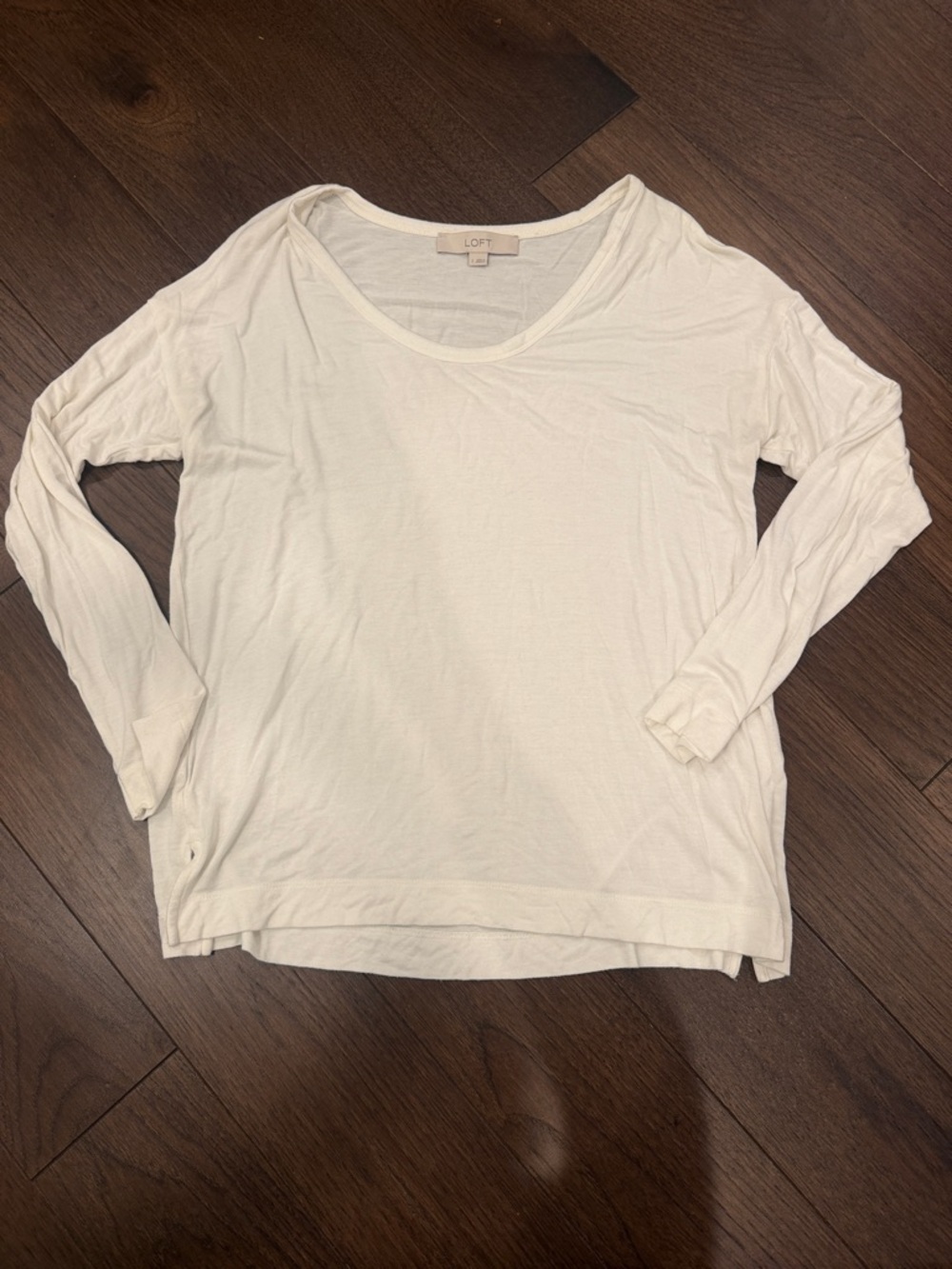 LOFT Cream Scoop Neck Long Sleeve Tee C31-030